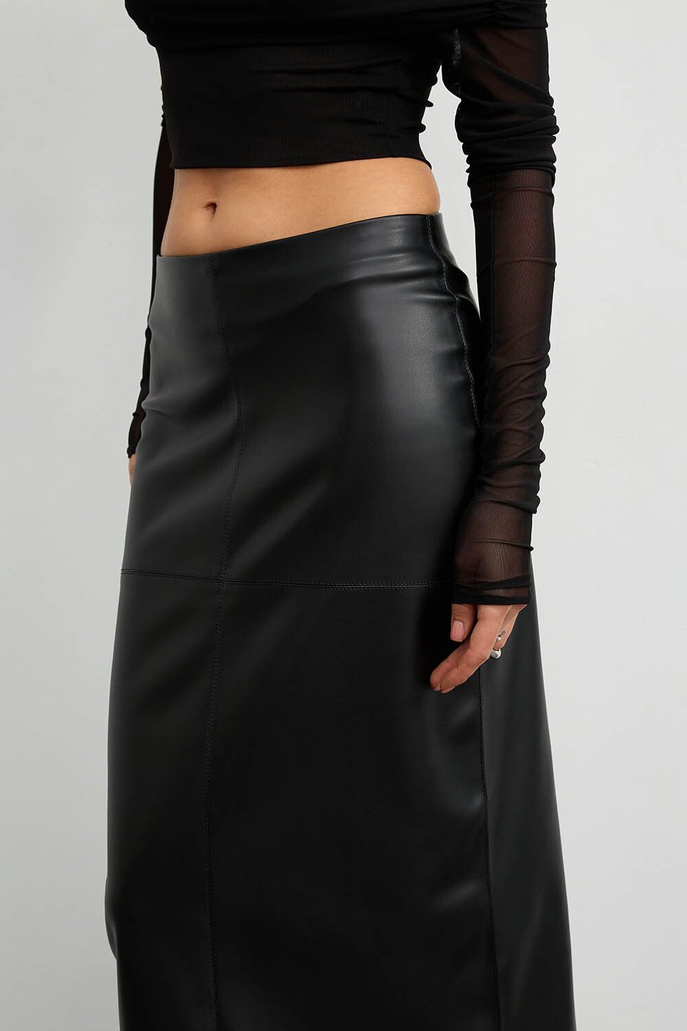 Юбка макси с разрезом сзади из экокожи