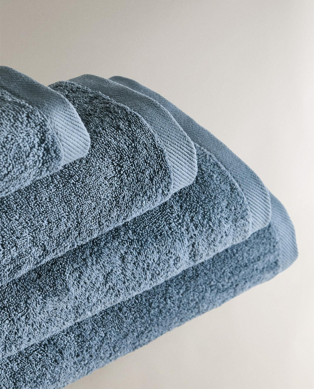 Zara Home - Гладкое махровое хлопковое банное полотенце (500 гхм2), голубой, 70х140 см