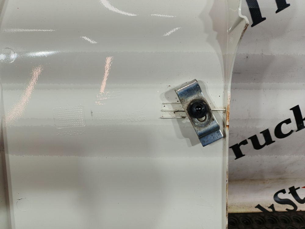 Спойлер кабины боковой левый 2018г.