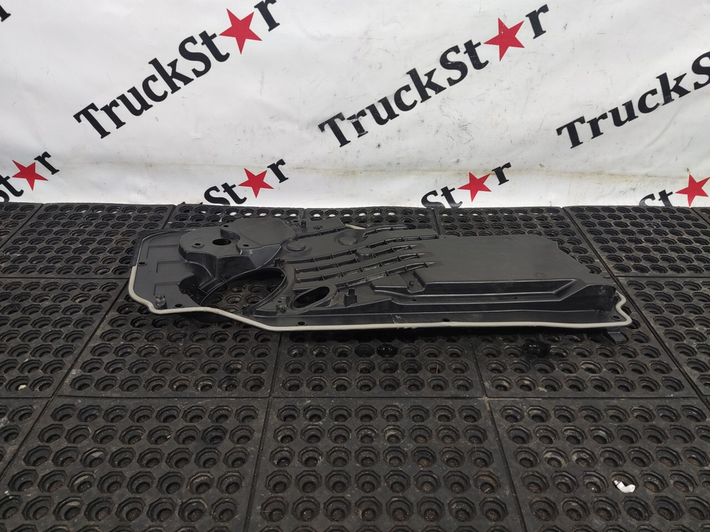 Монтажная панель двери правой 2020г