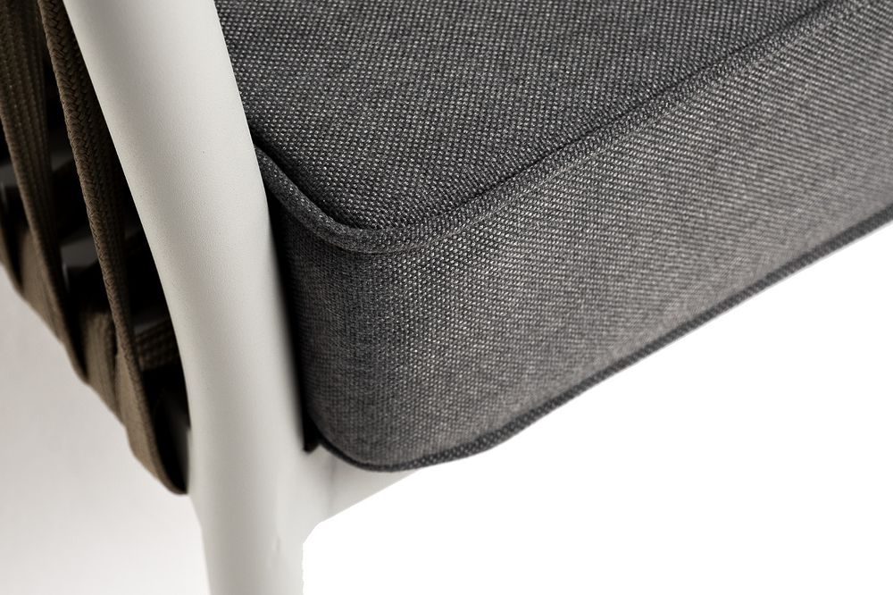 "Касабланка" диван 3-местный плетеный из роупа, каркас алюминий светло-серый (RAL7035) муар, роуп серо-коричневый 23мм, ткань серая 017