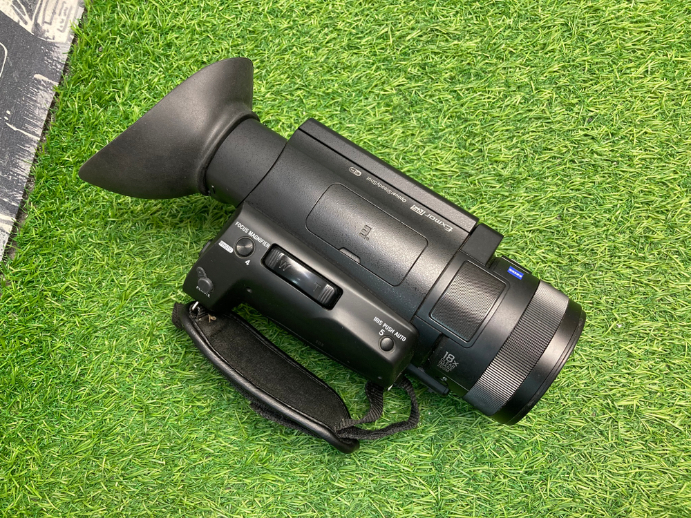 Sony FDR-AX700