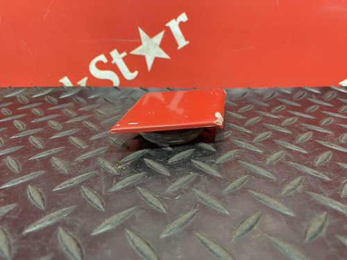 Заглушка бампера правая