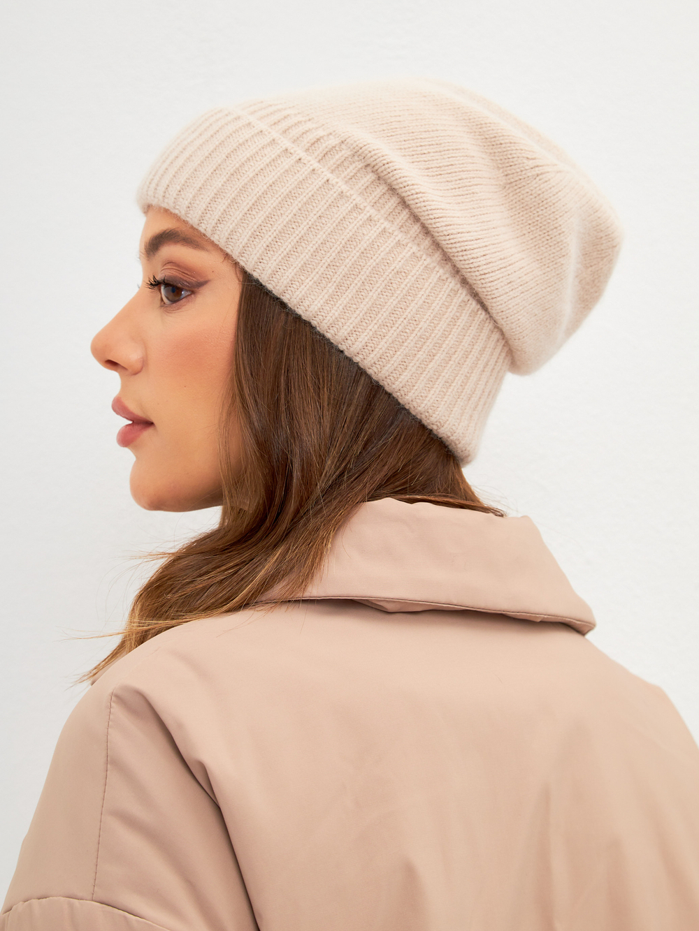 Шапка FABI удлиненная одинарная c отворотом с содержанием 
шерсти енота и ангоры