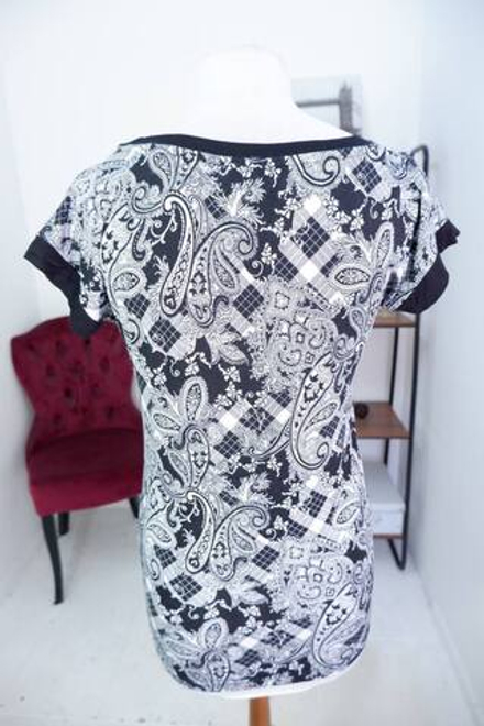 Футболка в монохроме, визуально 46 размер