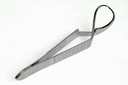 ВР- К-132 # Зажим для прикрепления операционного белья к коже (90 мм) хол.штамп.