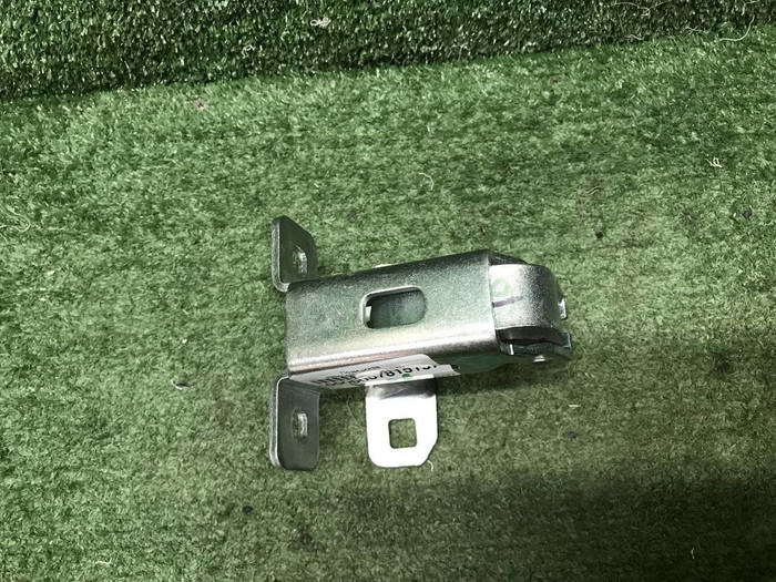 Петля двери багажника верхняя Lada Largus (12-нв)