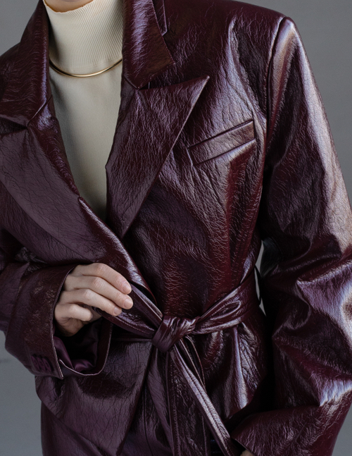 Жакет из экокожи укороченный с поясом бордовый