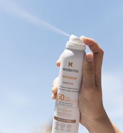 Sesderma НАБОР REPASKIN: INVISIBLE LIGHT TEXTURE SPF50 - Сверхлёгкое солнцезащитное средство для лица, 50 мл + TRANSPARENT SPRAY SPF50 - Спрей солнцезащитный прозрачный для тела, 200 мл