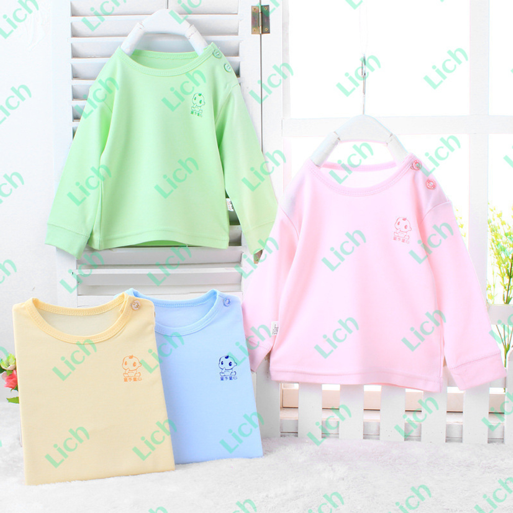 Лонгслив с изображением ребенка и пуговицами на плече