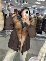 Пуховик в шоколадном цвете с мехом лисы «крестовка»