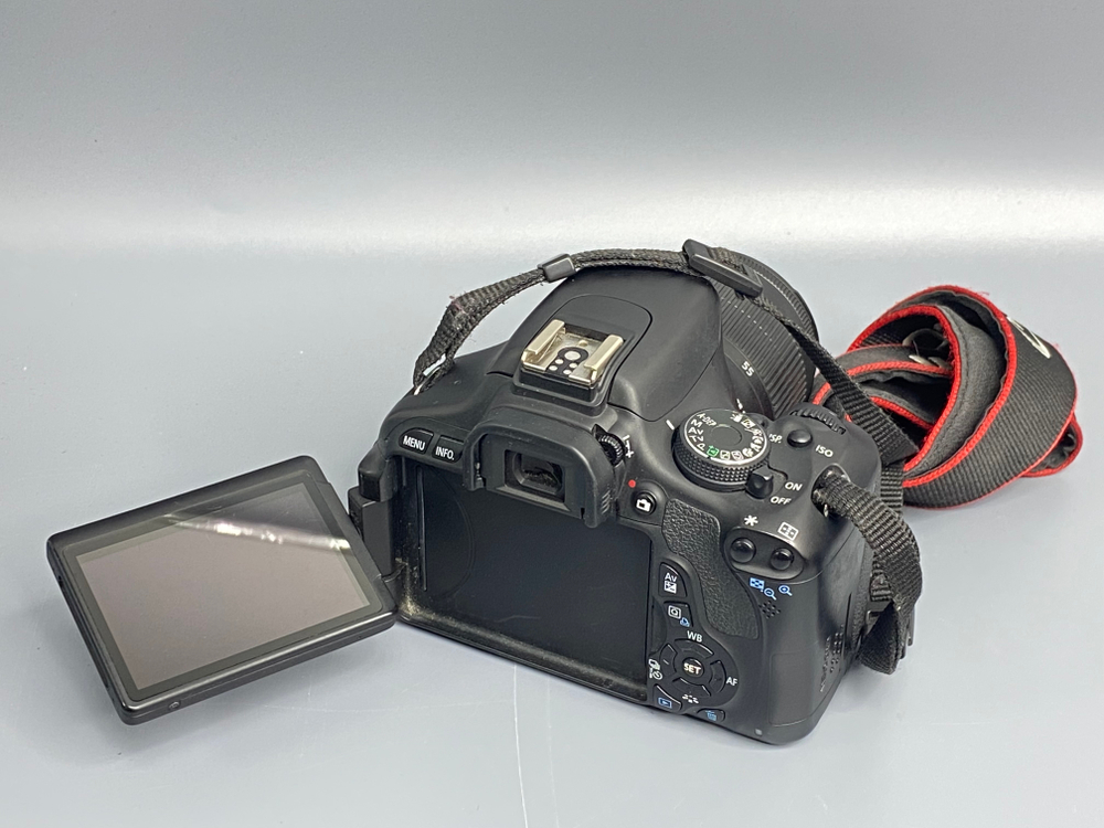 Canon 600D kit 18-55mm IS ll 27.000 кадров