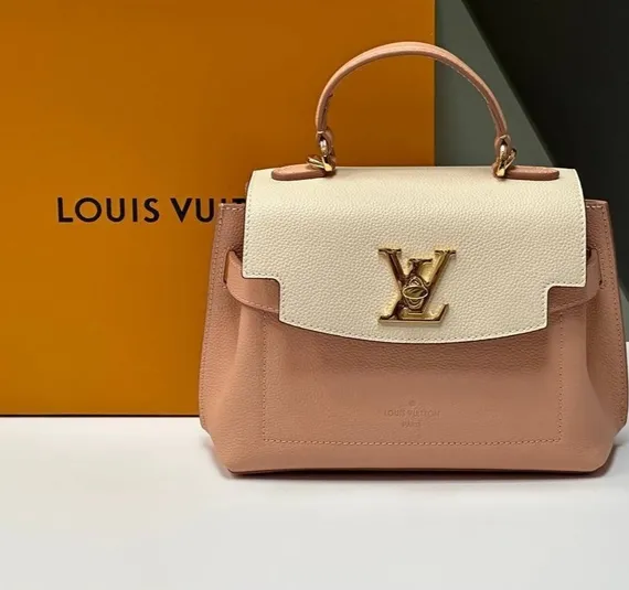 Сумка Louis Vuitton Lockme Ever Mini светло-розовый
