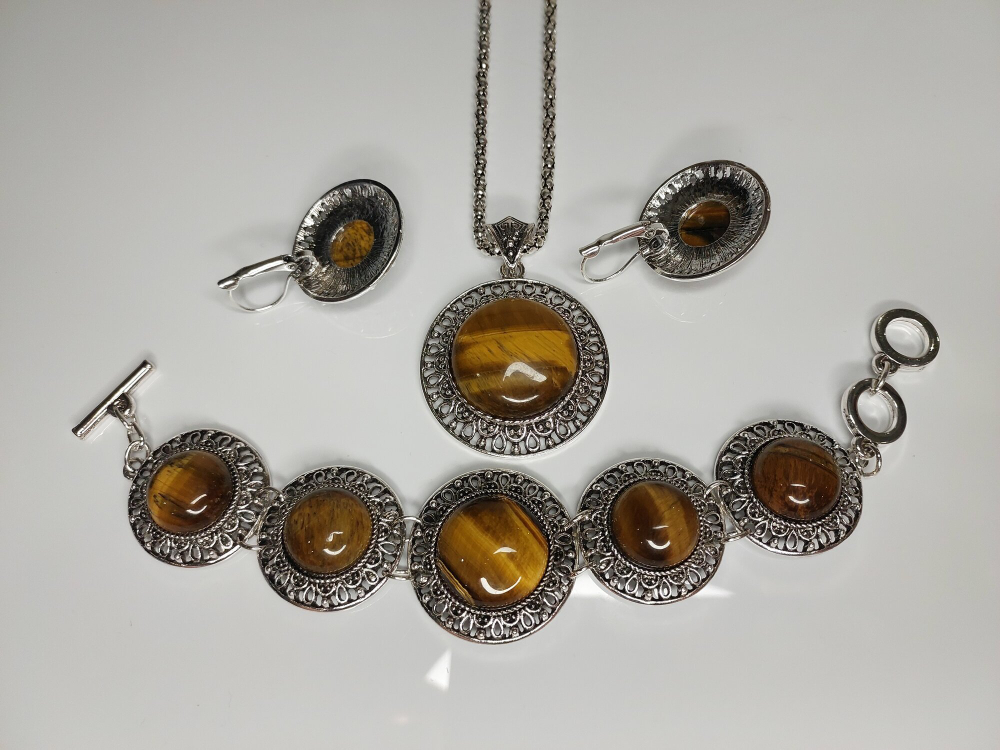 Комплект бижутерии. Тигровый глаз Колье, серьги, браслет. Круг (натуральный камень, бижутерный сплав)
