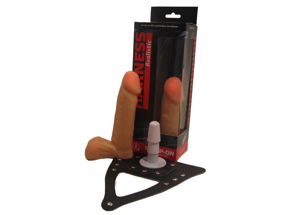 Реалистичный фаллоимитатор с мошонкой на трусиках Харнесс - 16,5 см.