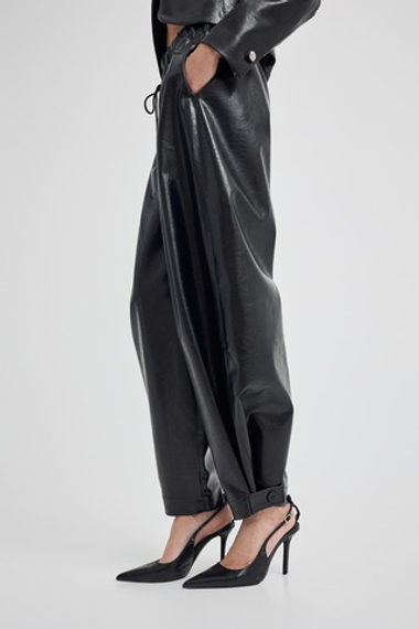 Брюки из экокожи