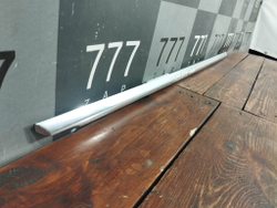 Молдинг двери передней правой Mercedes E (W213) 16-нв Б/У Оригинал A2137200224