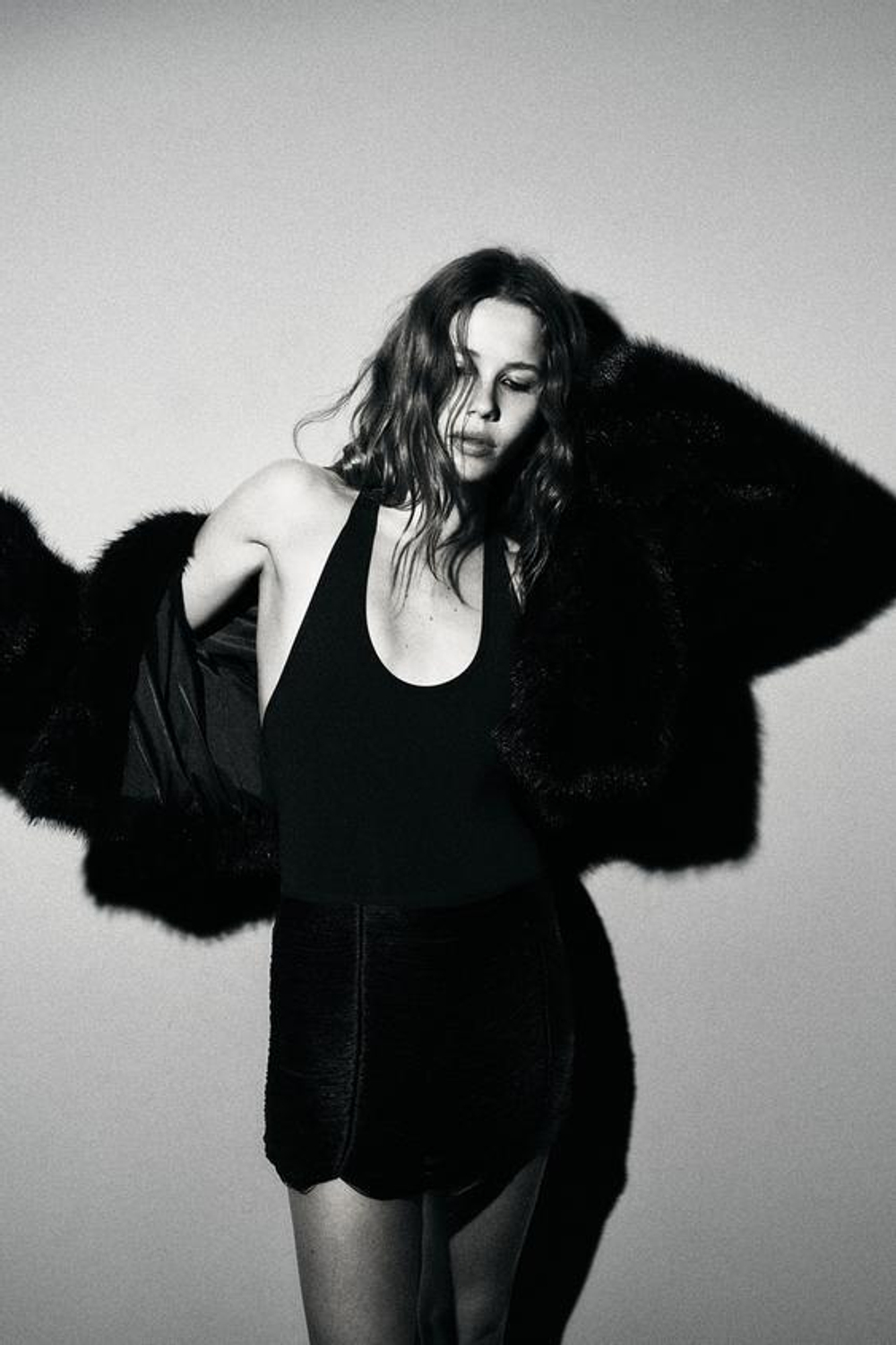 ZARA МИНИ-ЮБКА С БАХРОМОЙ, ЧЕРНЫЙ