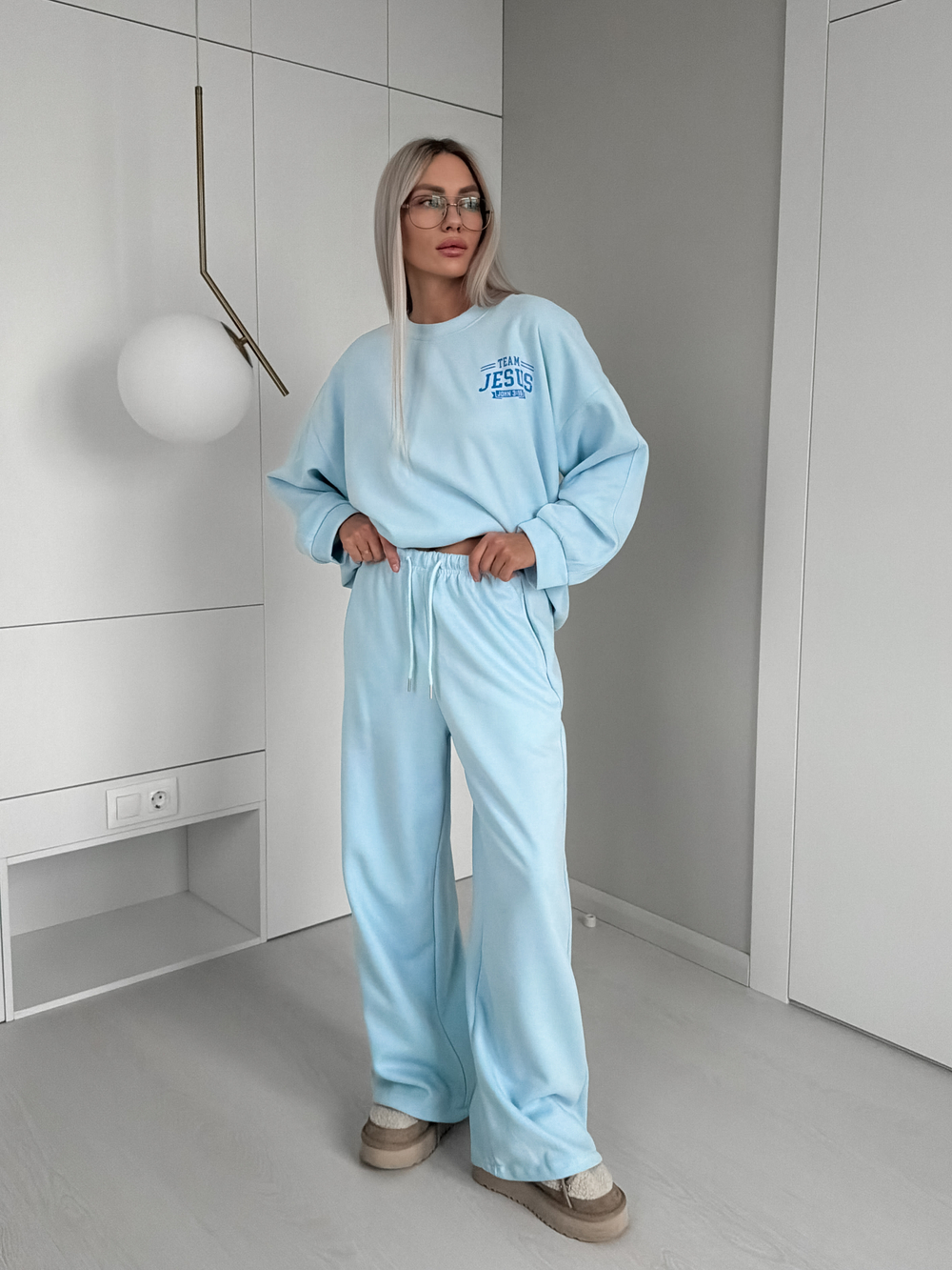 Костюм спортивный с круглым воротом