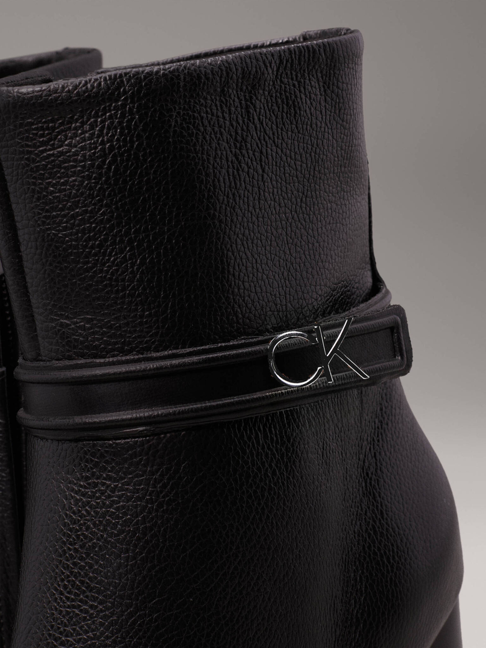 Кожаные ботильоны на каблуке Calvin Klein - черный(HW0HW02185)