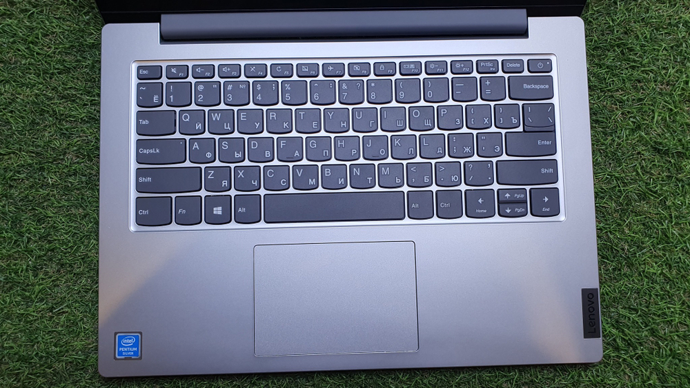 Ноутбук Lenovo Pentium/4Gb/FHD