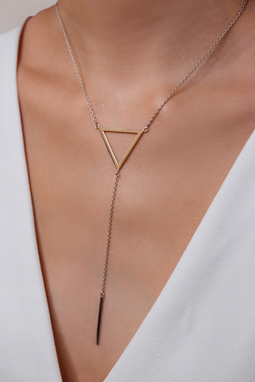 Колье - галстук с треугольником