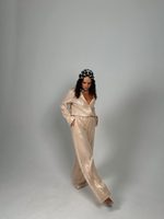 Мерцающий костюм в цвете «шампань»