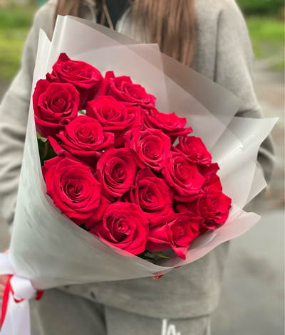 15 красных роз