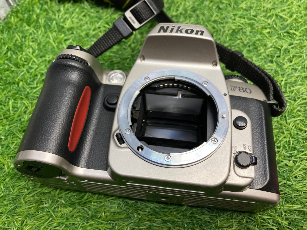 Nikon F80