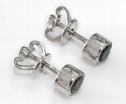 Ювелирные серьги-пусеты из серебра