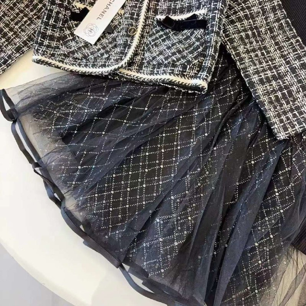 Детское платье Chanel с пышной юбкой и жакетом