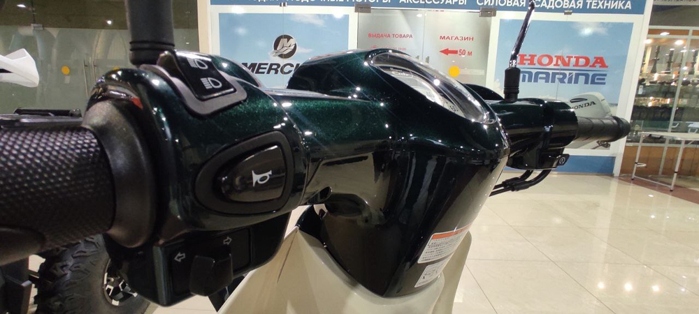 Скутер Honda Super Cub PGM-FI AA09 С ПРОБЕГОМ, зелено-белый