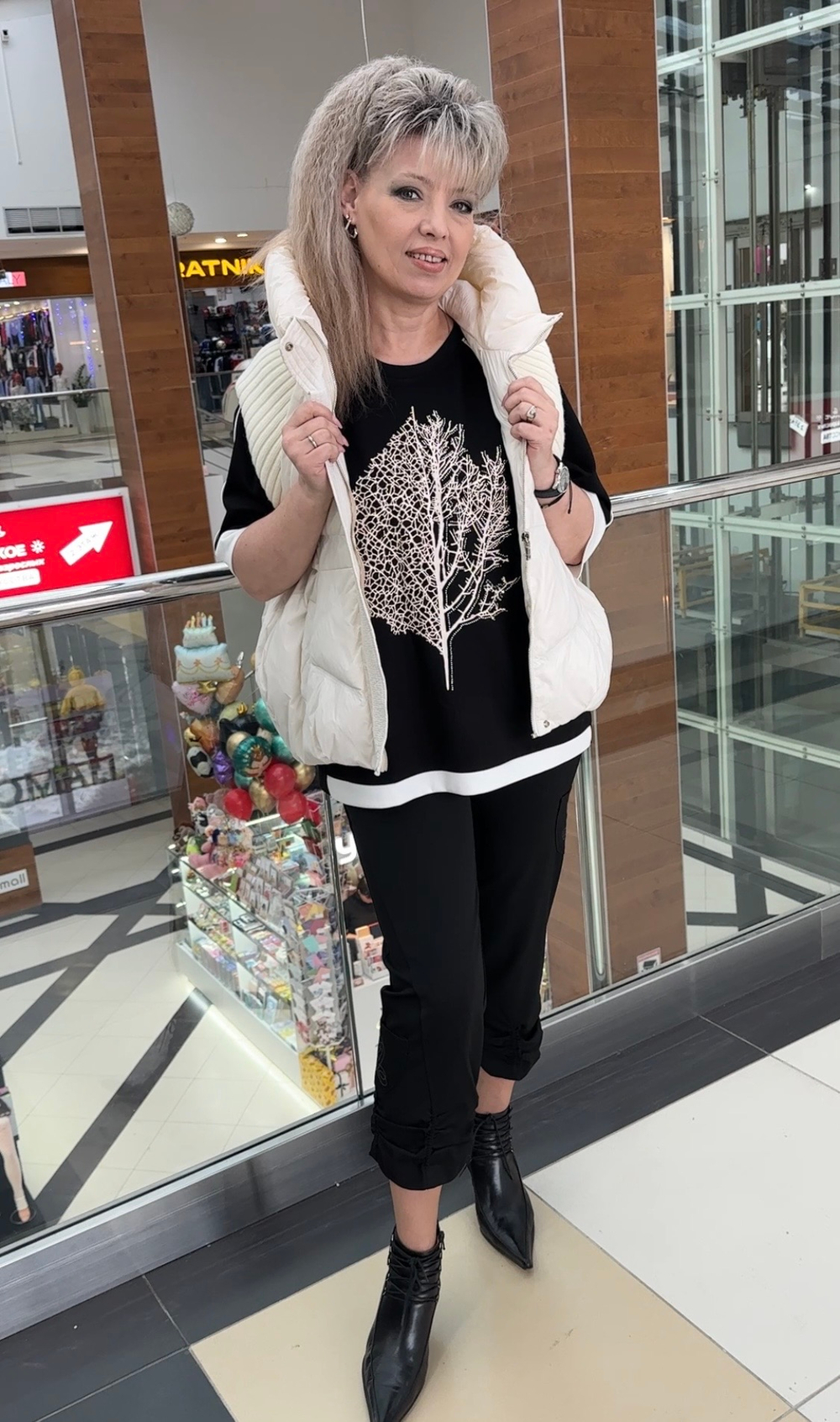 Белый, комбинированный стеганный жилет