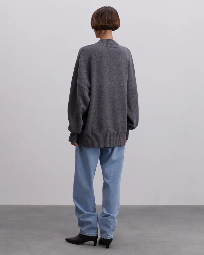 Свободный джемпер из шерсти серый