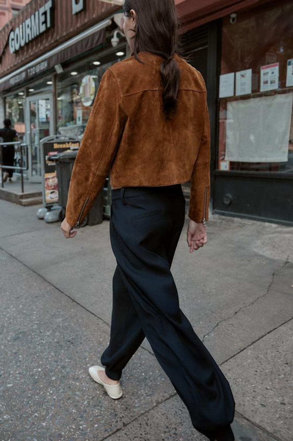 ZARA БРЮКИ С ЗАЩИПАМИ И МАНЖЕТАМИ НА ПУГОВИЦАХ, МОРСКОЙ СИНИЙ