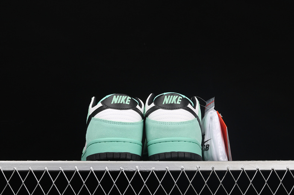 Nike SB Dunk Low Sea Crystal