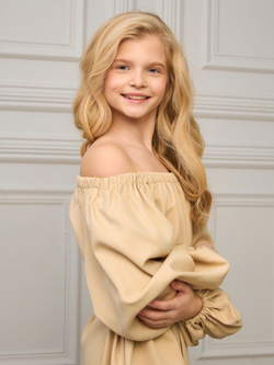 Платье нарядное для девочки бежевое