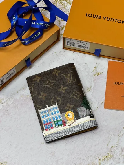 Обложка для паспорта Louis Vuitton Vivienne Holidays