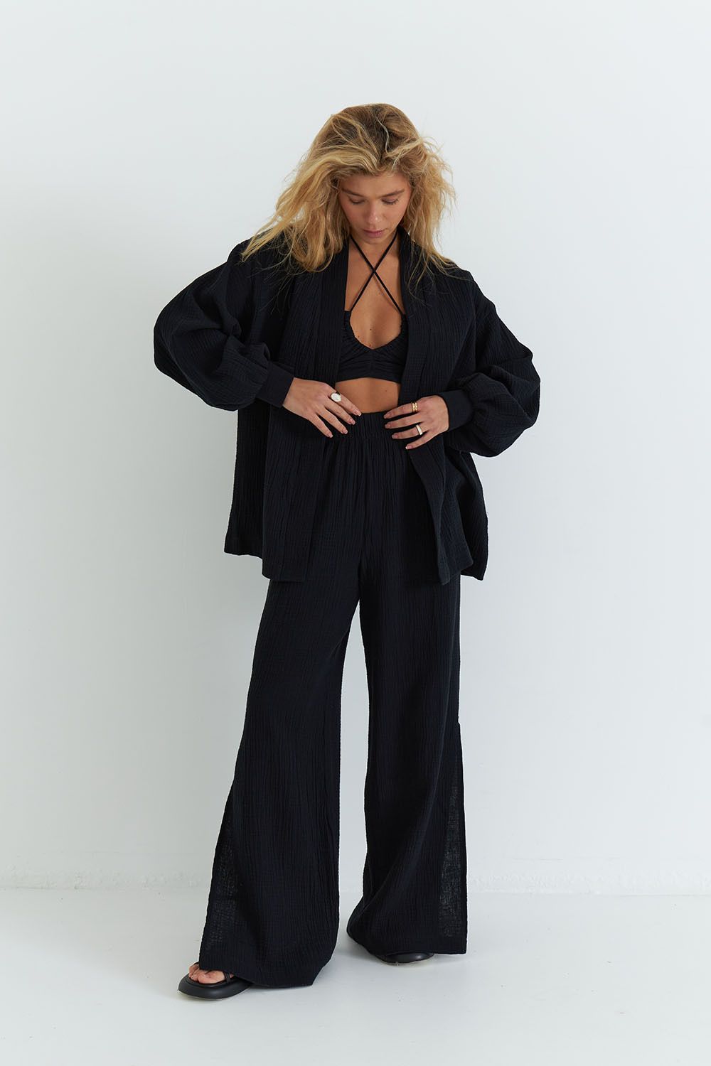 Кимоно на поясе из муслина черного цвета