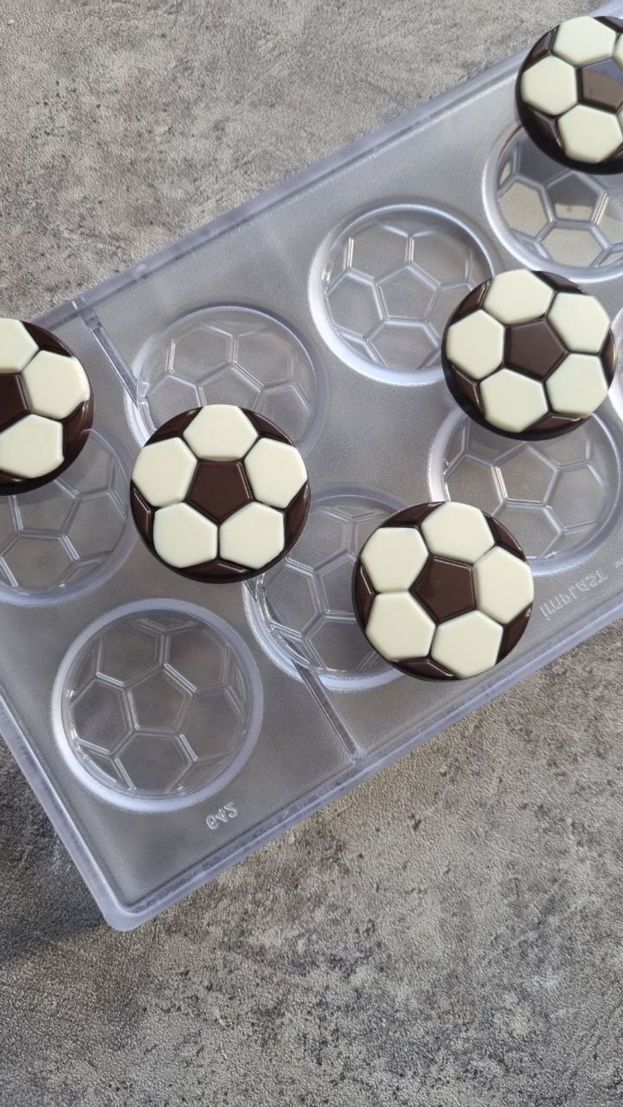 642 | Форма для шоколадных конфет "Мячики" (275*135 мм)