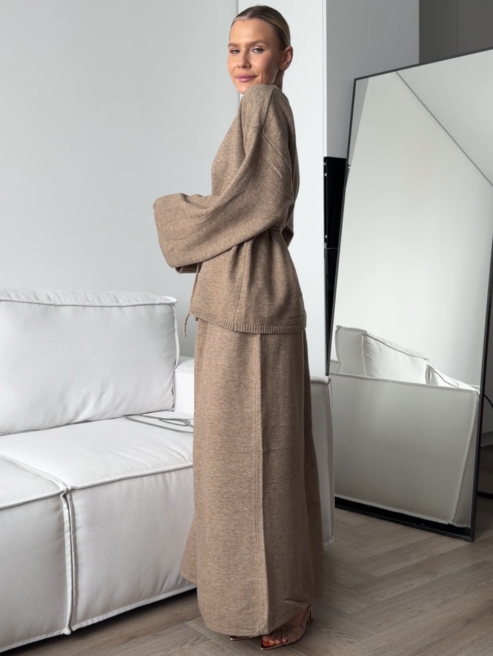 Комплект вязаный, свитер с завязкой и юбка