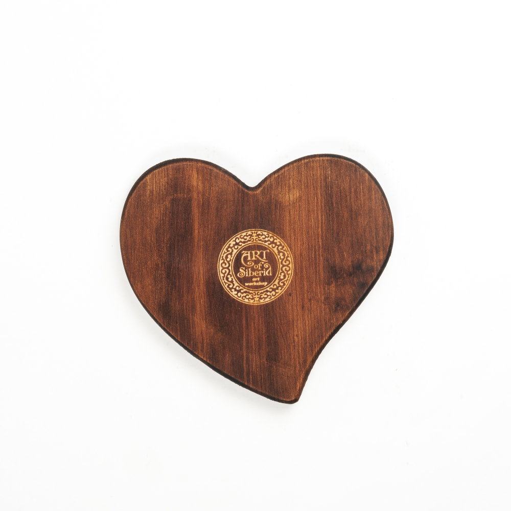 Деревянная менажница из кедра для подачи блюд и закусок с гравировкой "Тепло внутри, сказочно снаружи"