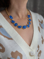 Колье из синей ювелирной смолы с кристаллами, фурнитура золото