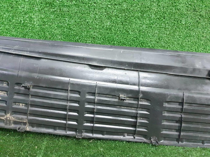 Накладка заднего бампера Toyota Land Cruiser 200 (2007-2021)