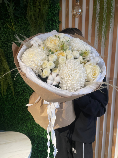 Букет "Кэнди крафт", альстромерия, хризантема, дубки, розы