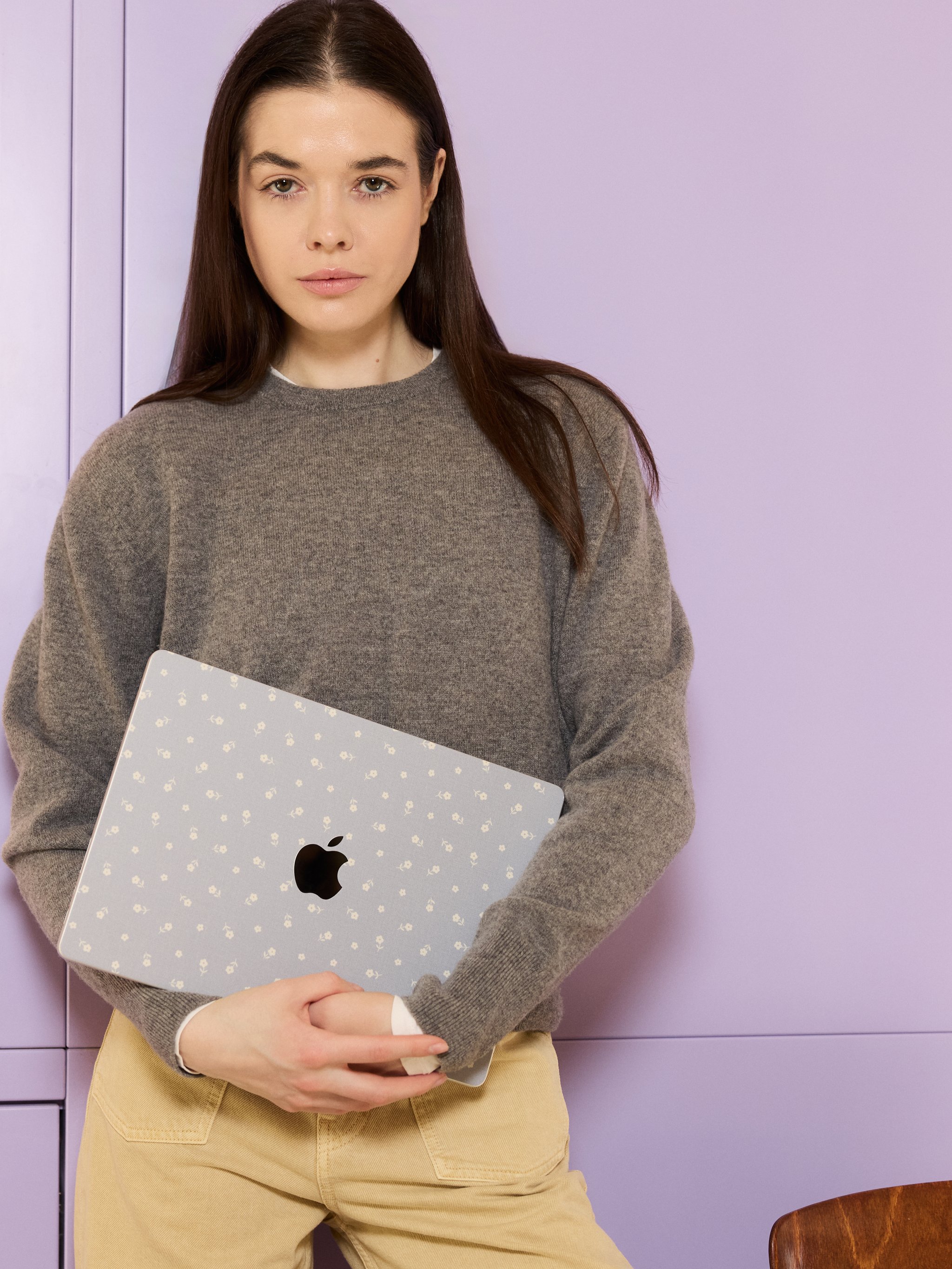 Виниловая наклейка EARLY FLOWERS (серый) для MacBook