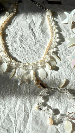 Браслет Nature Bijoux, Les Cyclades, стрейч, с горным хрусталем, жемчугом, ракушкой и перламутром, N