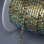 Стразовая цепь дуохромная, 2мм, синий кристалл с желтым напылением в позолоченных цапах