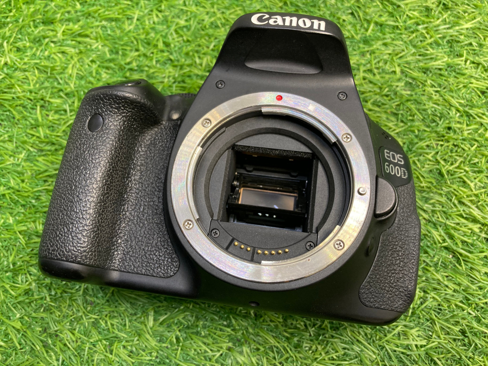 Canon 600D kit 18-55mm 3.5-5.6 IS ll 35.000 кадров