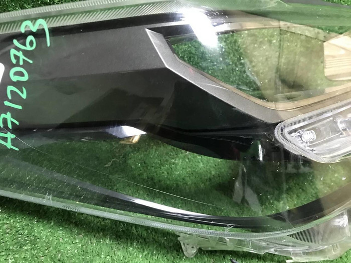 Стекло фары правое Toyota Alphard 3 (2017-2023)